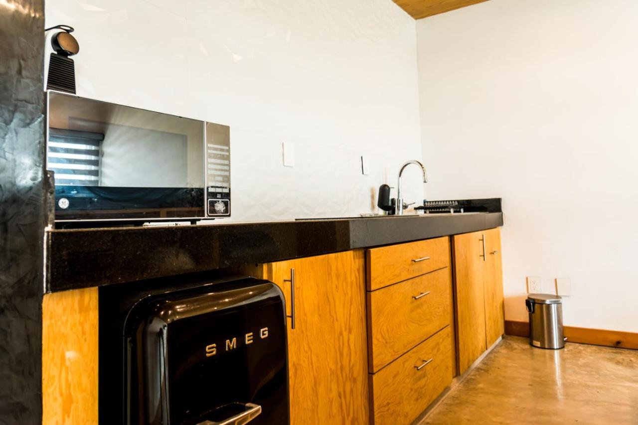 Casa Ticul Hotel Boutique - 5Th Ave (Adults Only) Playa del Carmen Dış mekan fotoğraf A kitchen with a refrigerator, stove, and oven