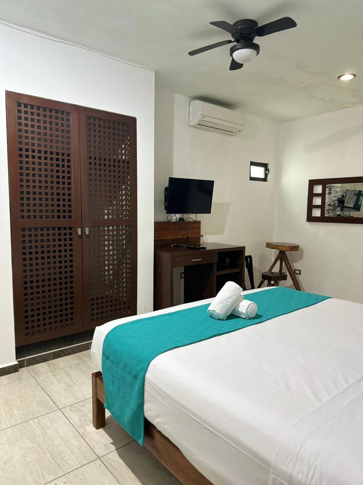 Casa Ticul Hotel Boutique - 5Th Ave (Adults Only) Playa del Carmen Dış mekan fotoğraf A room at the hotel