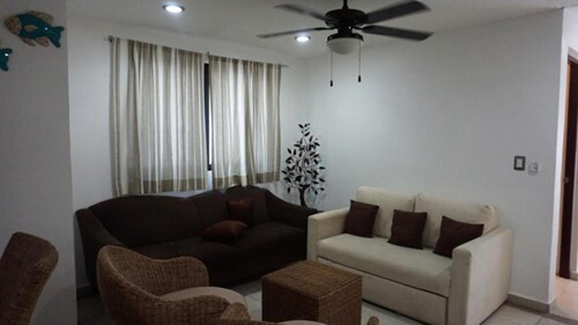 Casa Ticul Hotel Boutique - 5Th Ave (Adults Only) Playa del Carmen Dış mekan fotoğraf A living room with a ceiling fan